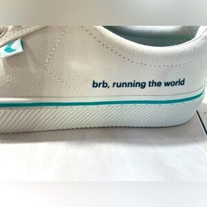 Cariuma Woman’s ’The Skimm’ Off White Canvas Sneaker Size 8 OCA Low